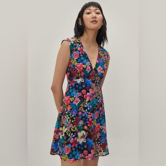NWT Nasty Gal Black Multi-Color Floral V-neck Mini Dress Size 12 - Picture 2 of 8